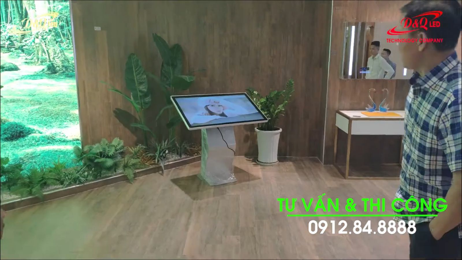 àn hình LCD Tương Tắc Cảm ứng Android 43 inch chân quỳ | Lắp đặt tại Viglacera hà nội