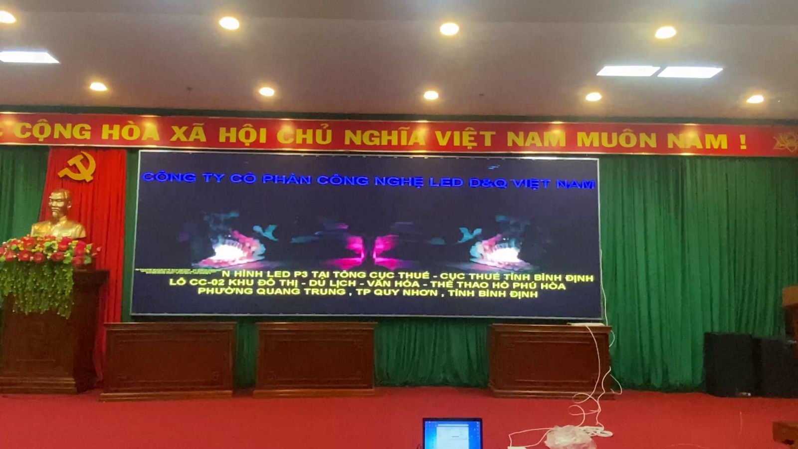 Lắp màn hình LED P3 trong hội trường tại Cục thuế tỉnh Bình Định.