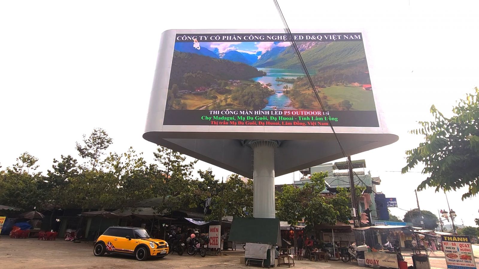 Cổng Chợ MADAGUI LÂM ĐỒNG | Led D&Q VietNam Xấy đựng Cột màn hình LED 3 Mặt P5 out chạy quảng cáo