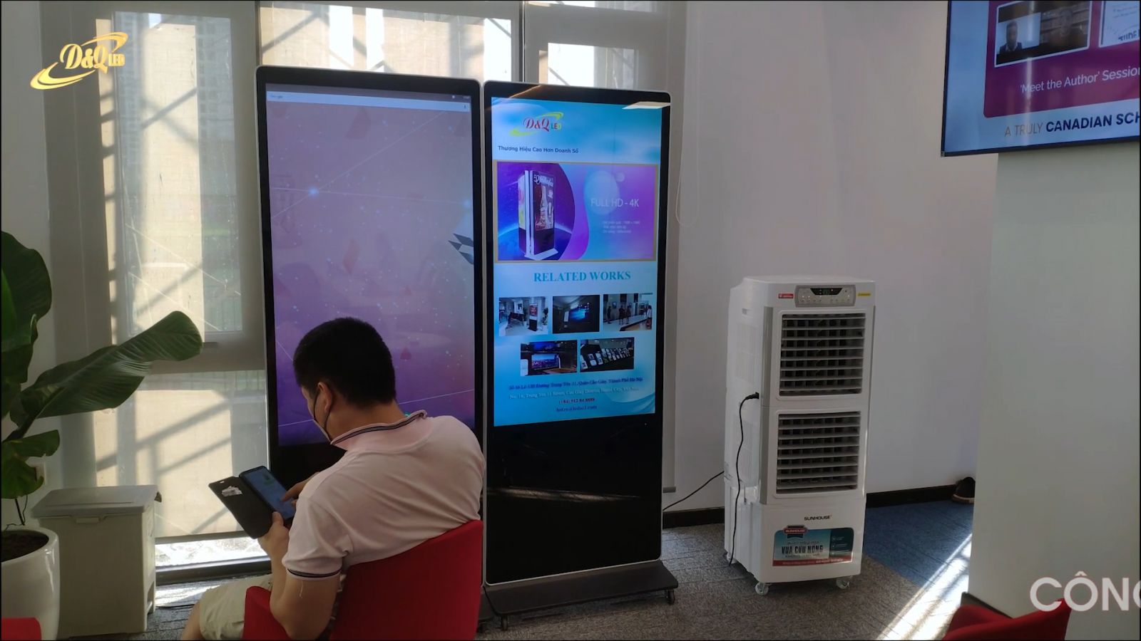 Trường Học Quốc tế Toronto Hoàng Minh Giám lấy 4 chiếc LCD quảng cáo Wifi 55