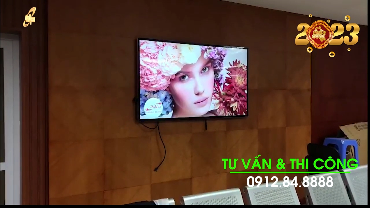 Ủy Ban Quận Long Biên  - Hà nội | Lắp đăt 5 màn hình quảng cáo 65 treo tường tại sảnh.