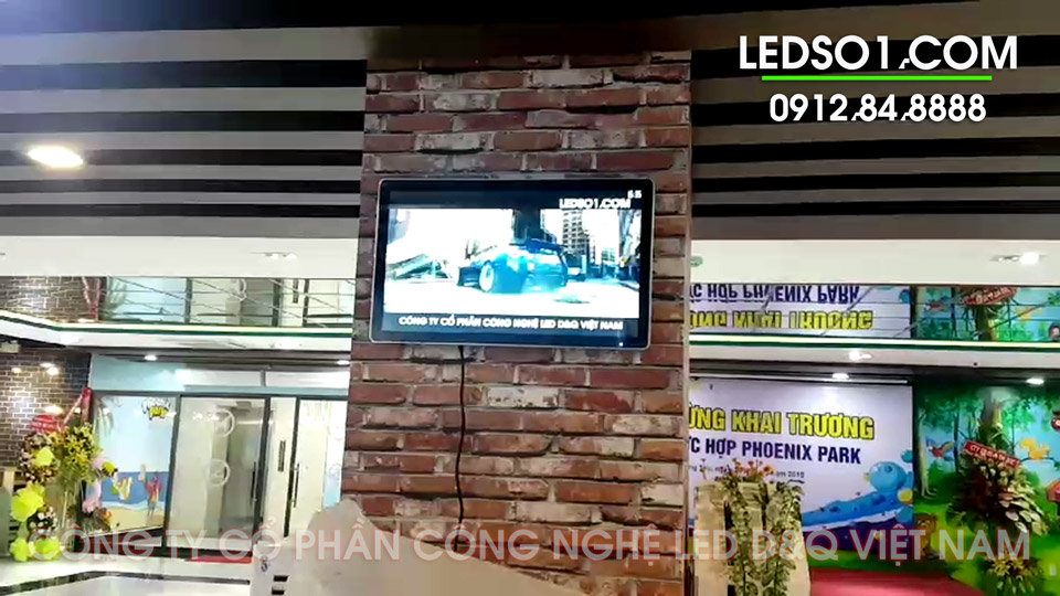 Màn hình LCD quảng cáo gắn tường SAMSUNG 32