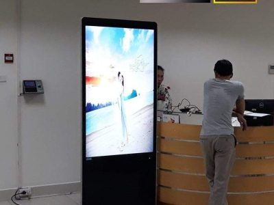 Màn Hình Quảng Cáo LCD Chân Đứng 32 Inch Wifi: Giải Pháp Hiển Thị Hiệu Quả 2026 - LED D&Q